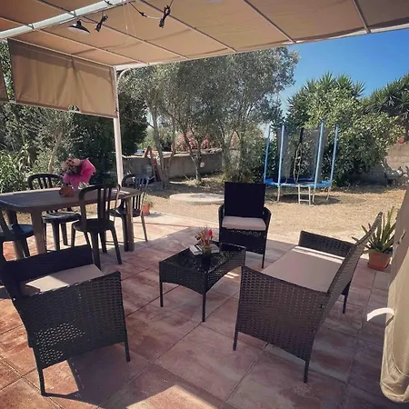 Apartment In With Garden 1 *