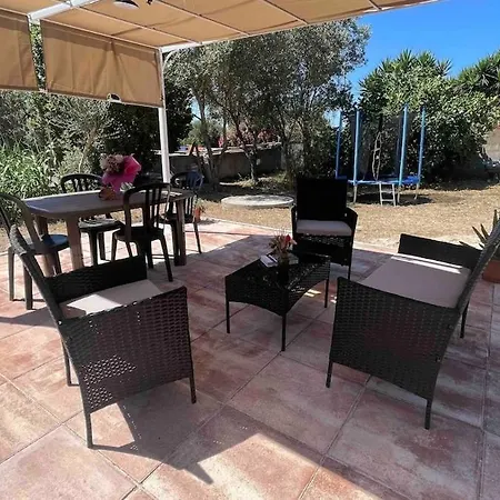 Apartment In With Garden 1 *