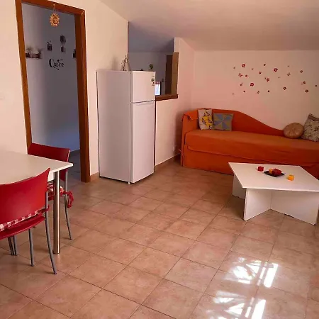 Apartment In With Garden 1 *